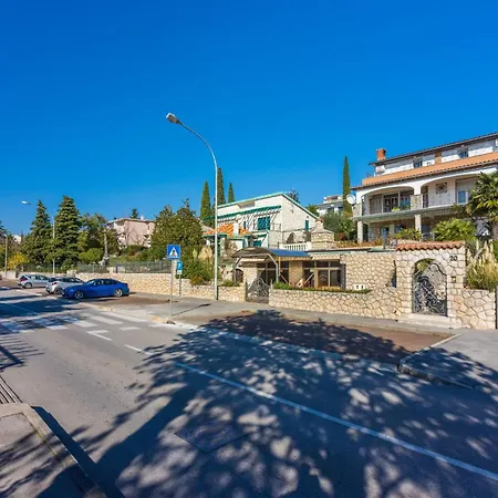 In Mit Terrasse Mit Meerblick By Interhome Apartment *
